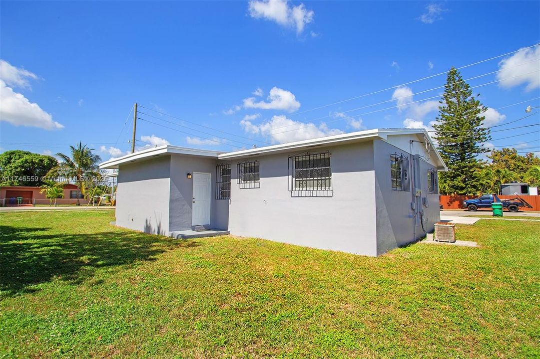 Недавно арендовано: $2,300 (2 спален, 1 ванн, 900 Квадратных фут)