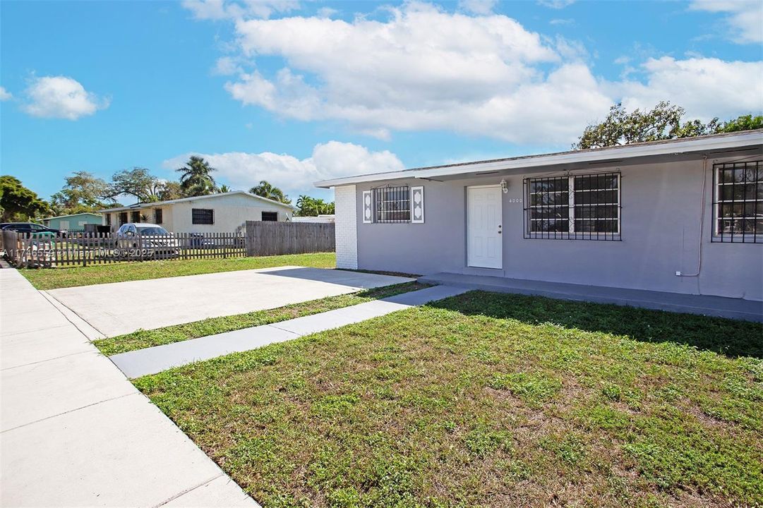 Недавно арендовано: $2,300 (2 спален, 1 ванн, 900 Квадратных фут)