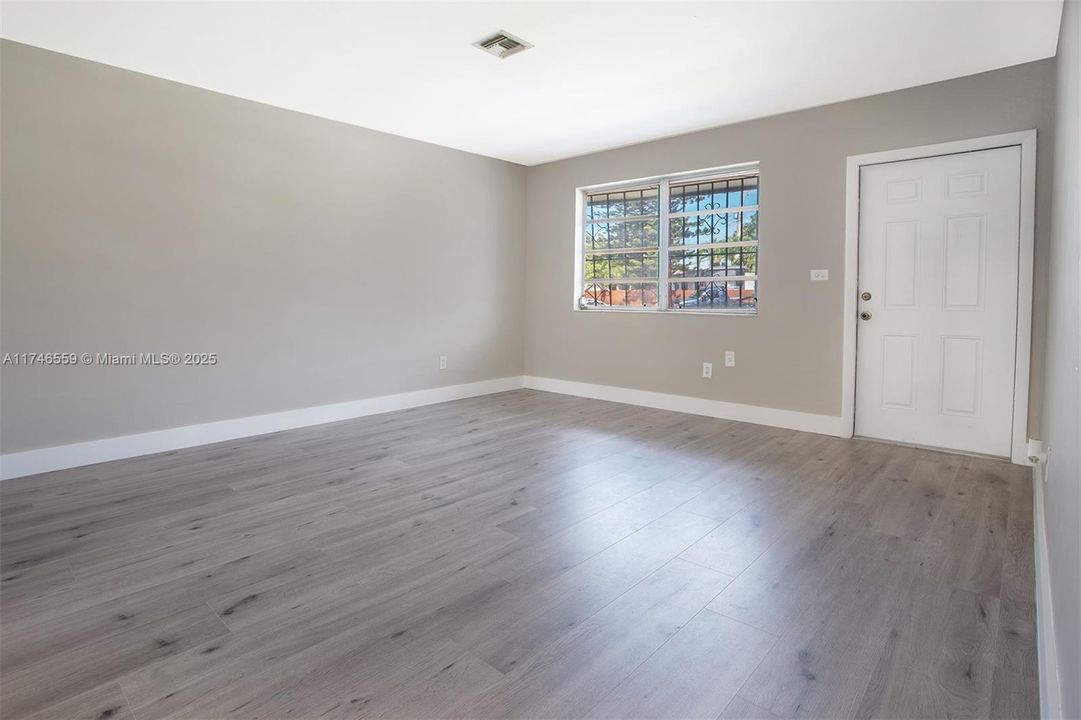 Недавно арендовано: $2,300 (2 спален, 1 ванн, 900 Квадратных фут)