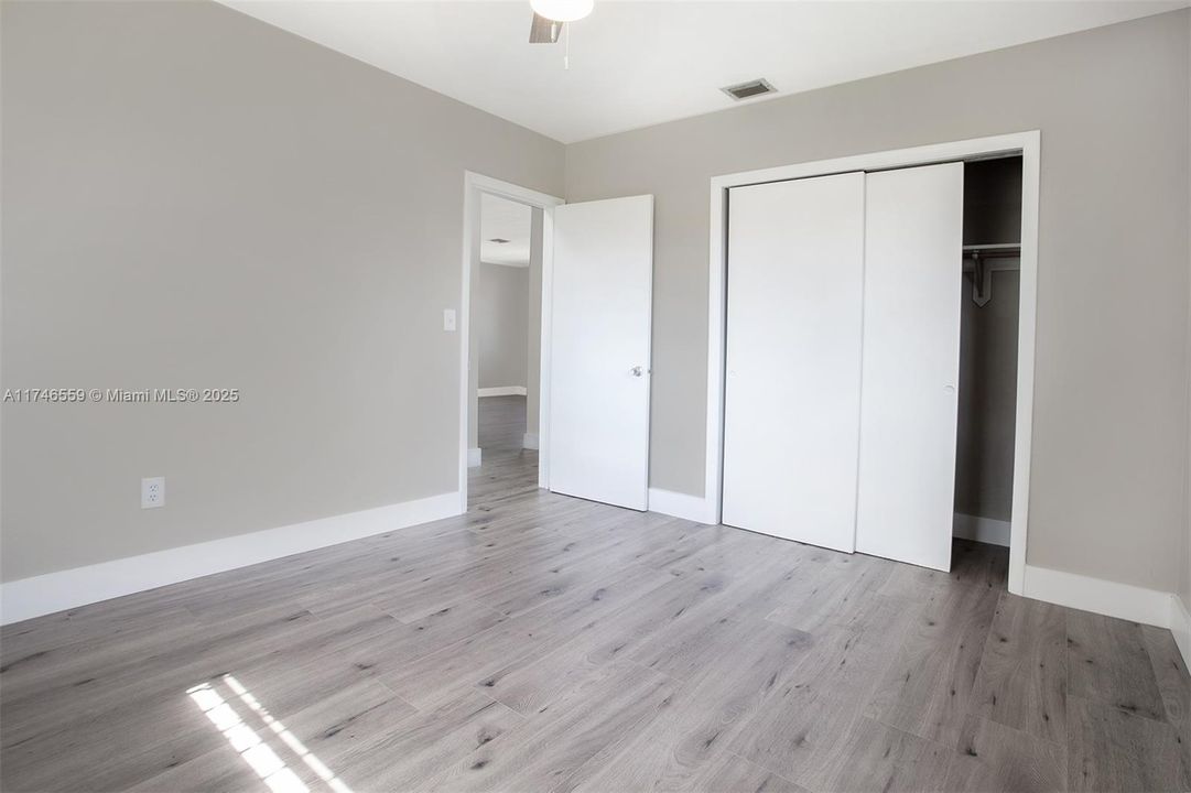 Недавно арендовано: $2,300 (2 спален, 1 ванн, 900 Квадратных фут)