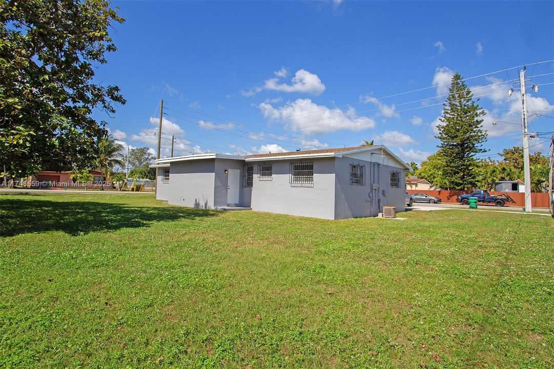 Недавно арендовано: $2,300 (2 спален, 1 ванн, 900 Квадратных фут)