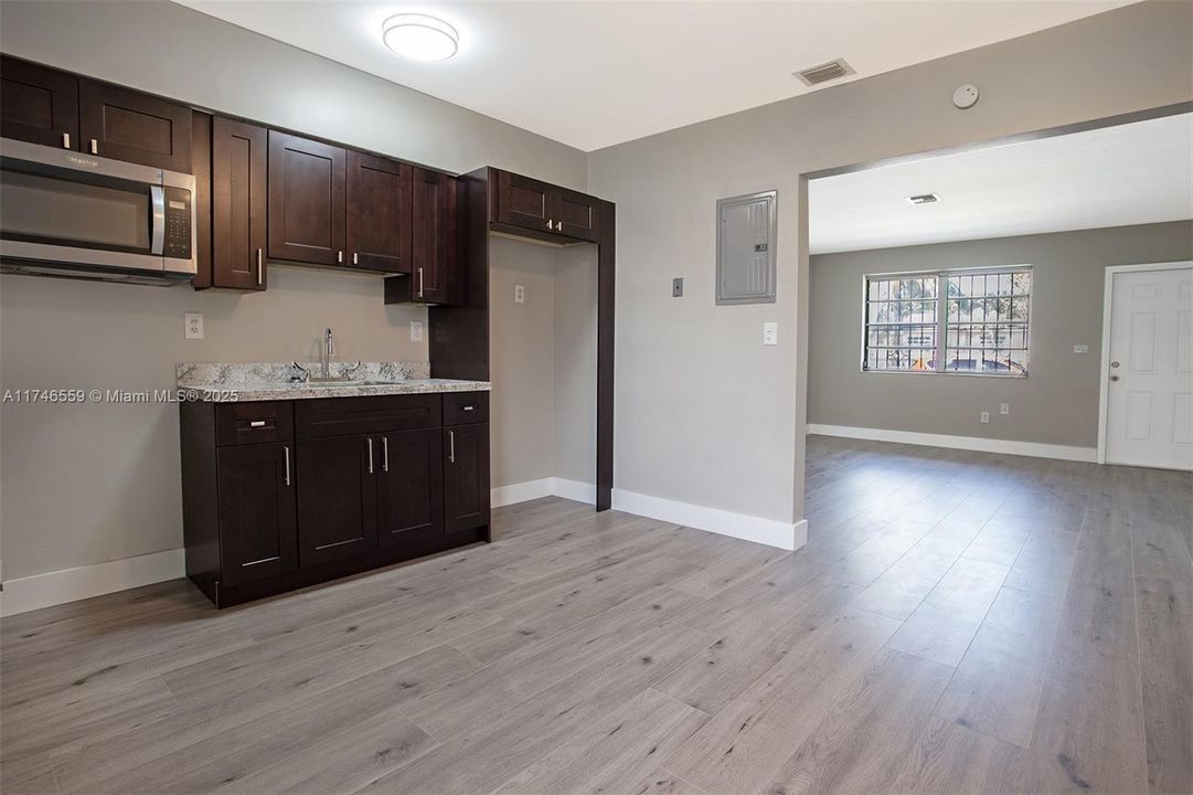 Недавно арендовано: $2,300 (2 спален, 1 ванн, 900 Квадратных фут)