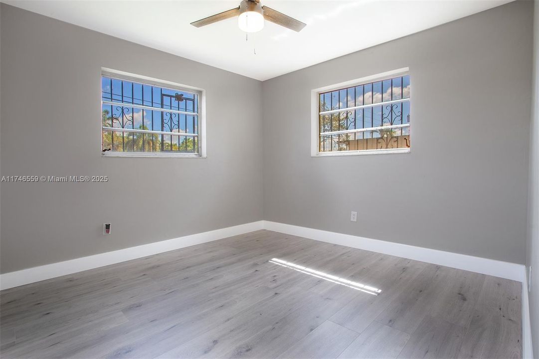 Недавно арендовано: $2,300 (2 спален, 1 ванн, 900 Квадратных фут)