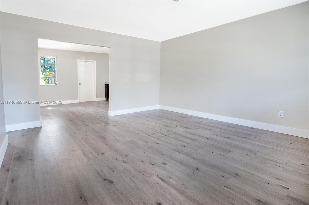 Недавно арендовано: $2,300 (2 спален, 1 ванн, 900 Квадратных фут)