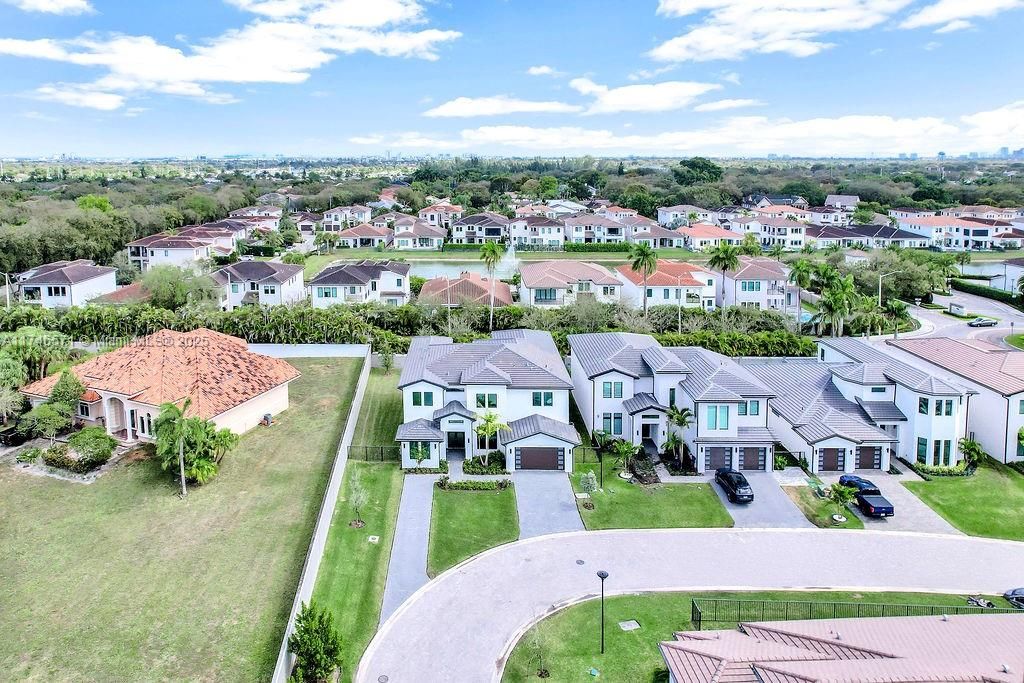 Недавно продано: $3,250,000 (6 спален, 7 ванн, 5379 Квадратных фут)