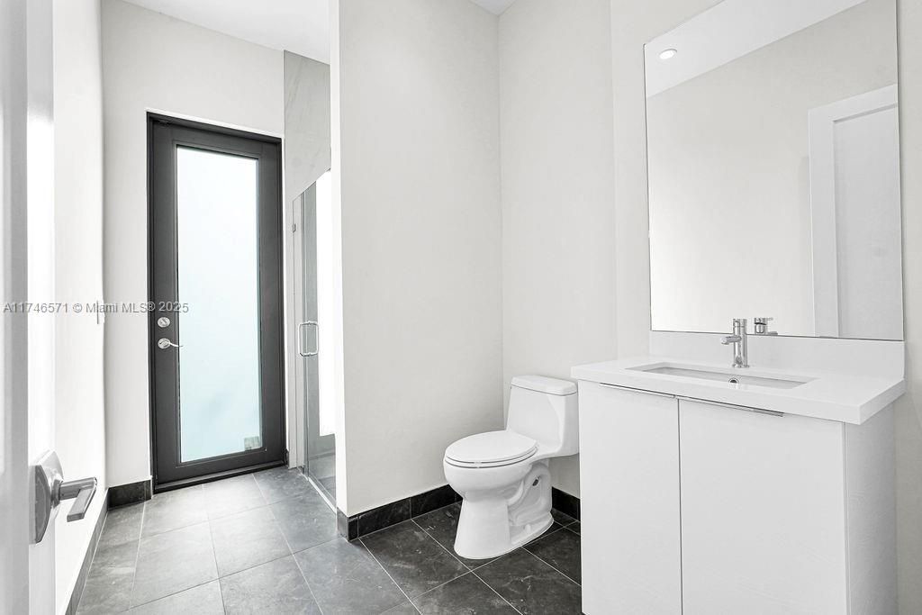 Недавно продано: $3,250,000 (6 спален, 7 ванн, 5379 Квадратных фут)