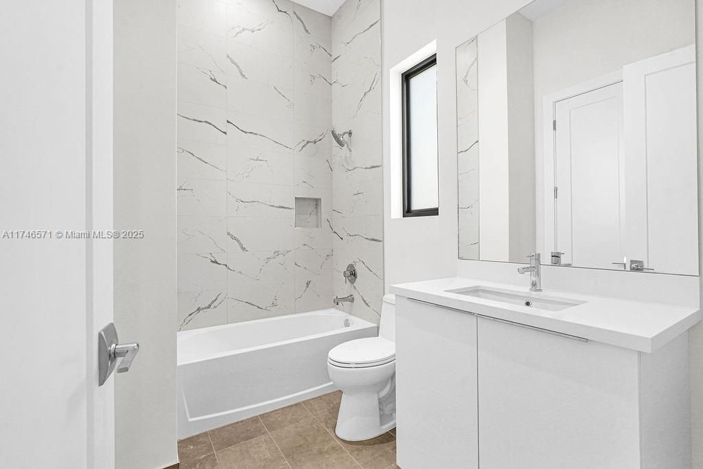 Недавно продано: $3,250,000 (6 спален, 7 ванн, 5379 Квадратных фут)