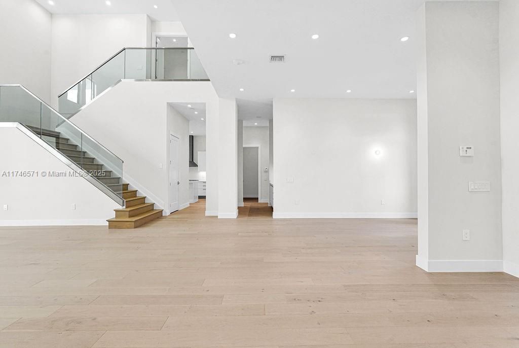 Недавно продано: $3,250,000 (6 спален, 7 ванн, 5379 Квадратных фут)