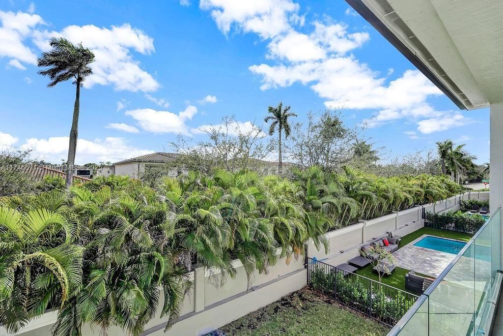 Недавно продано: $3,250,000 (6 спален, 7 ванн, 5379 Квадратных фут)