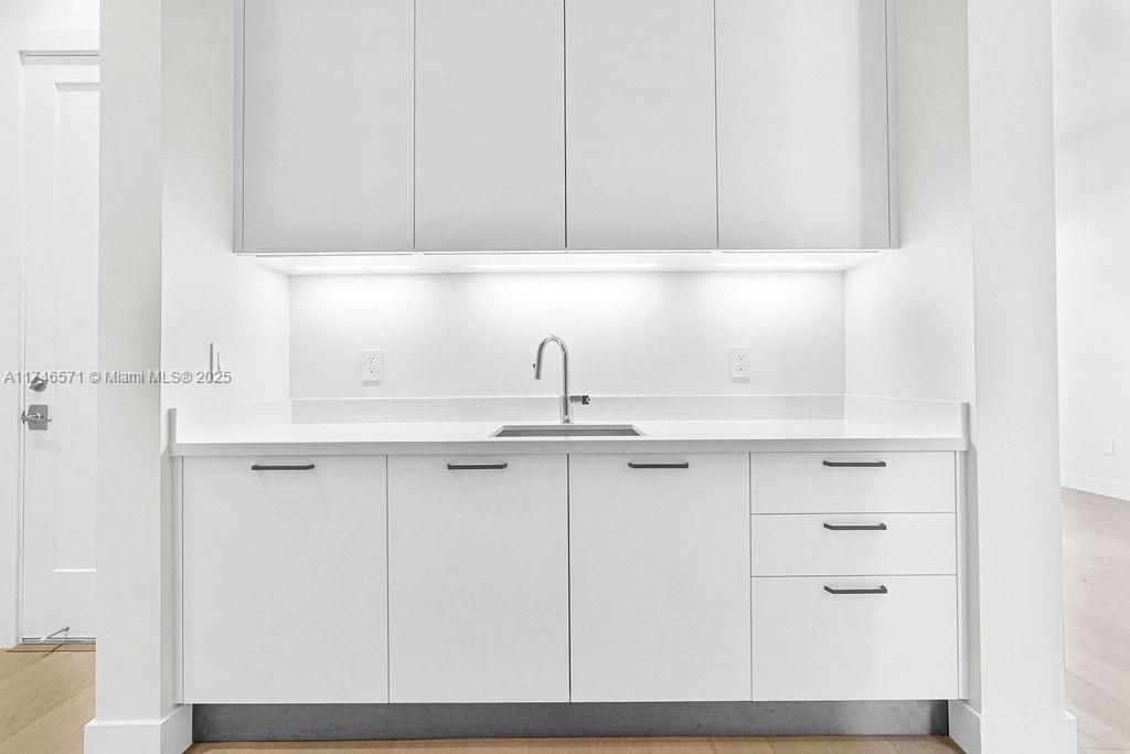 Недавно продано: $3,250,000 (6 спален, 7 ванн, 5379 Квадратных фут)