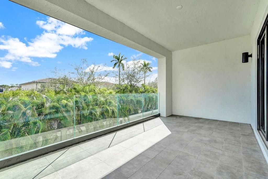 Недавно продано: $3,250,000 (6 спален, 7 ванн, 5379 Квадратных фут)