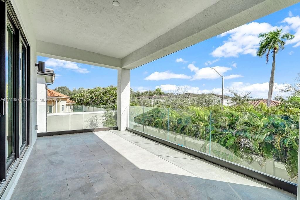 Недавно продано: $3,250,000 (6 спален, 7 ванн, 5379 Квадратных фут)