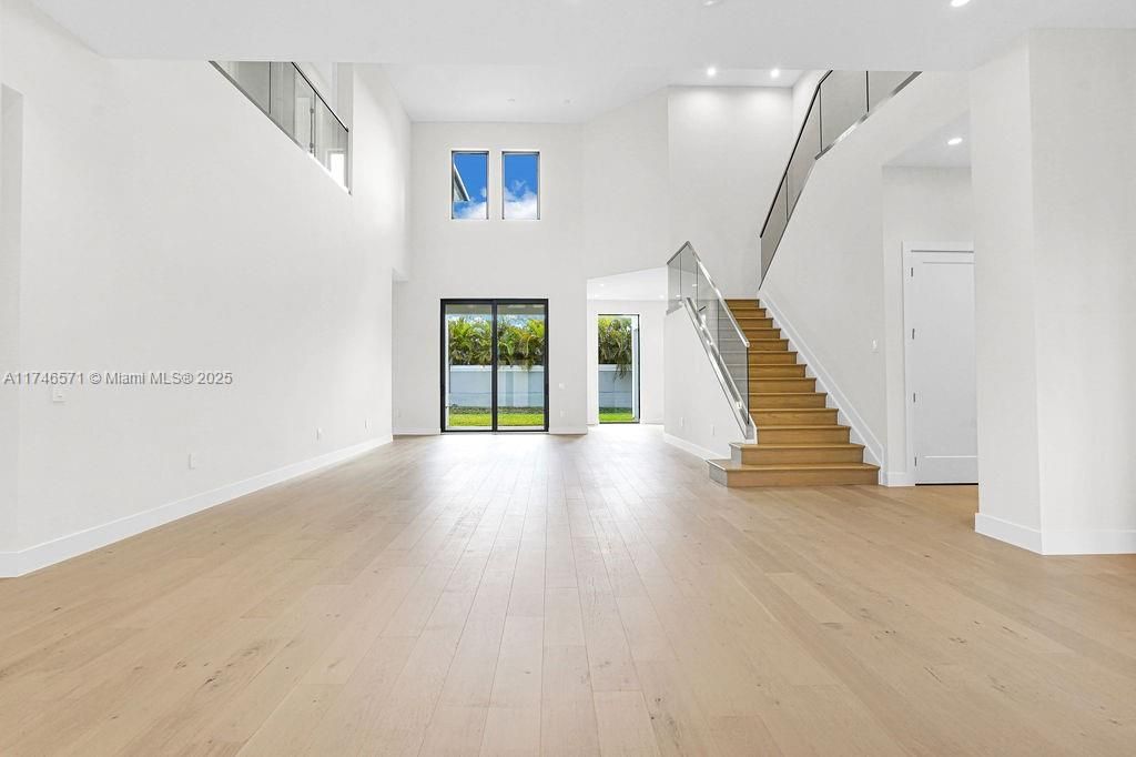 Недавно продано: $3,250,000 (6 спален, 7 ванн, 5379 Квадратных фут)