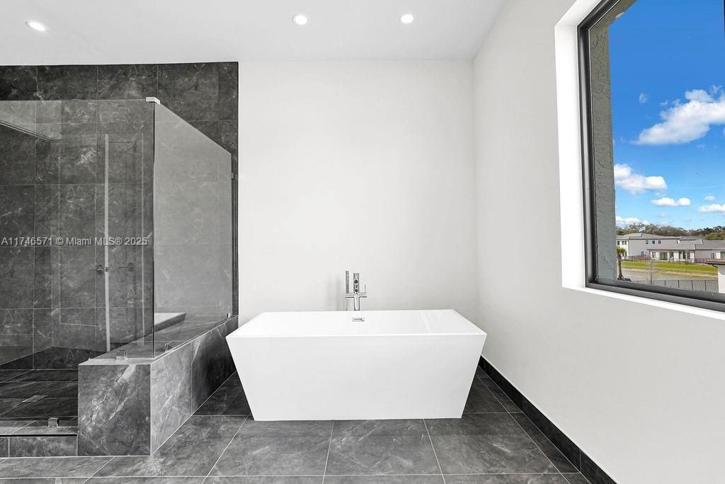 Недавно продано: $3,250,000 (6 спален, 7 ванн, 5379 Квадратных фут)