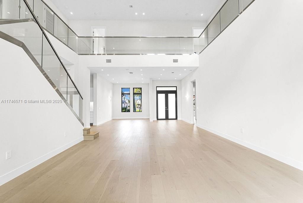 Недавно продано: $3,250,000 (6 спален, 7 ванн, 5379 Квадратных фут)