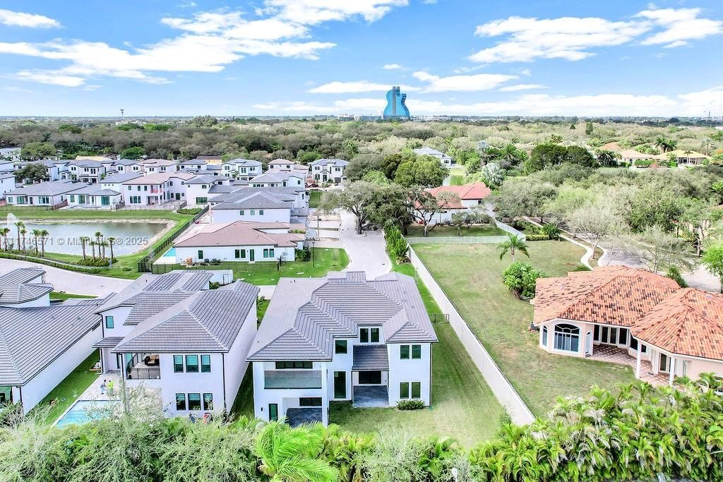 Недавно продано: $3,250,000 (6 спален, 7 ванн, 5379 Квадратных фут)