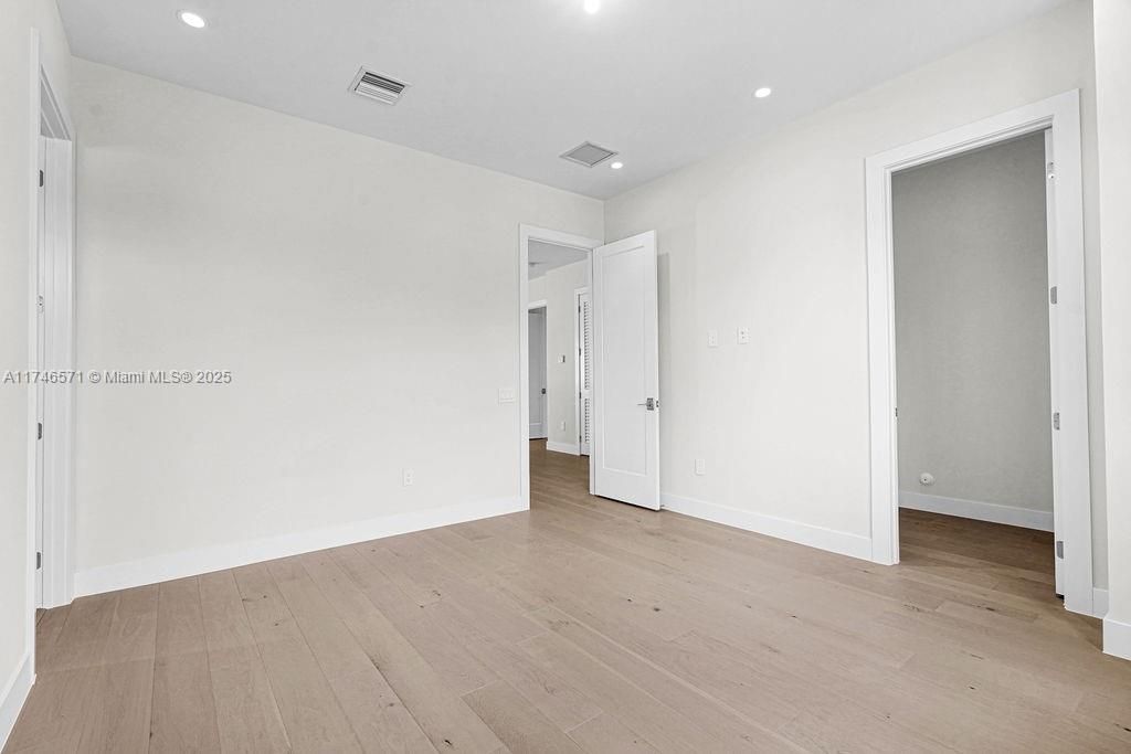 Недавно продано: $3,250,000 (6 спален, 7 ванн, 5379 Квадратных фут)