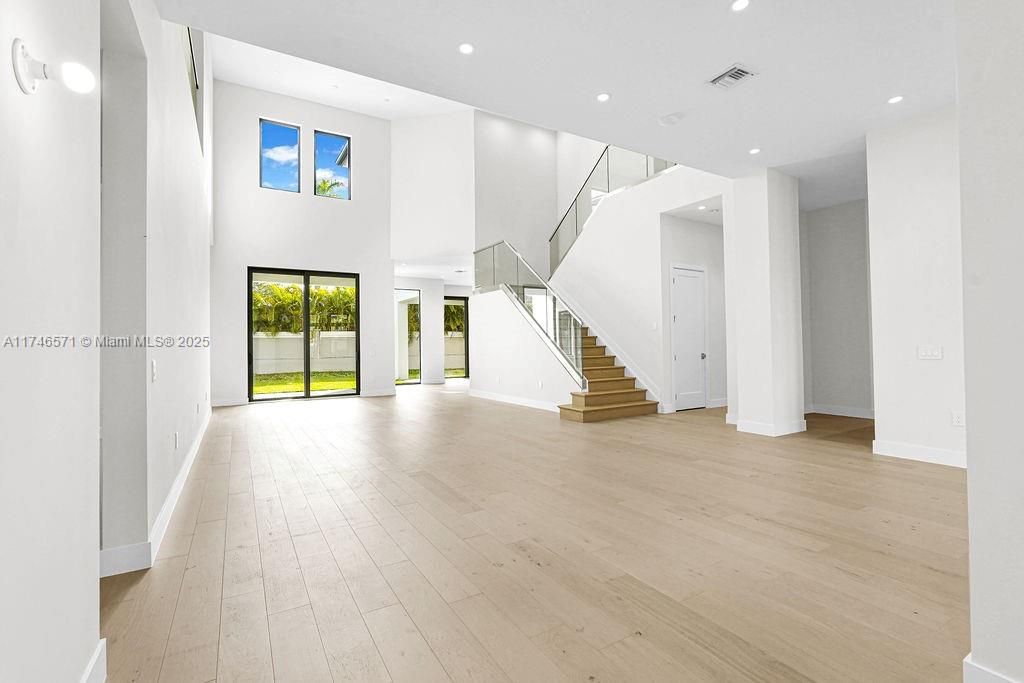 Недавно продано: $3,250,000 (6 спален, 7 ванн, 5379 Квадратных фут)