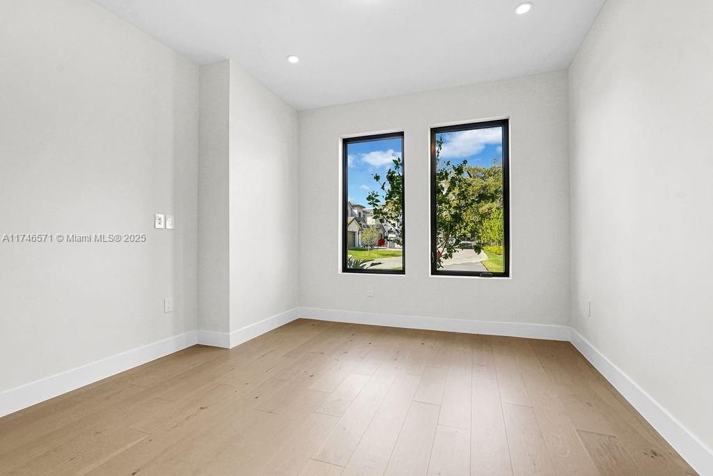 Недавно продано: $3,250,000 (6 спален, 7 ванн, 5379 Квадратных фут)