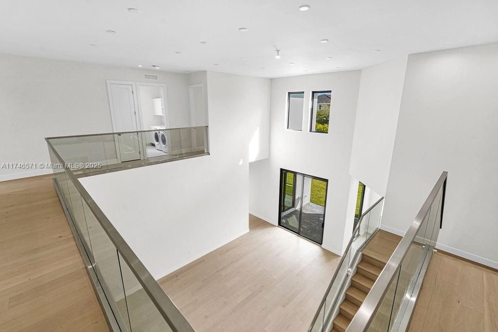 Недавно продано: $3,250,000 (6 спален, 7 ванн, 5379 Квадратных фут)