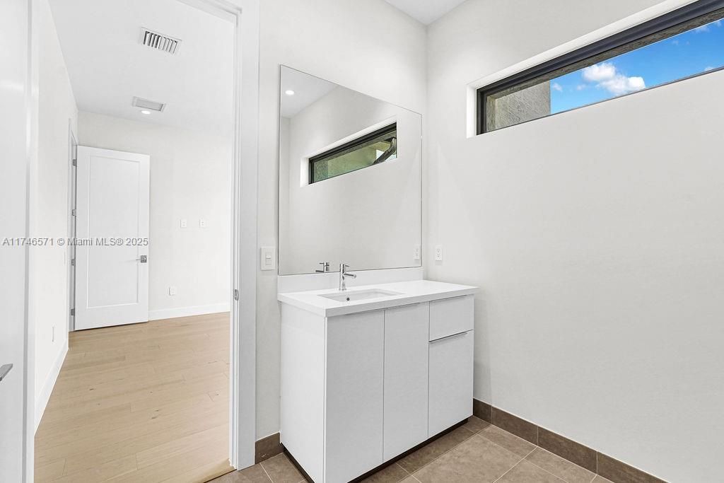 Недавно продано: $3,250,000 (6 спален, 7 ванн, 5379 Квадратных фут)