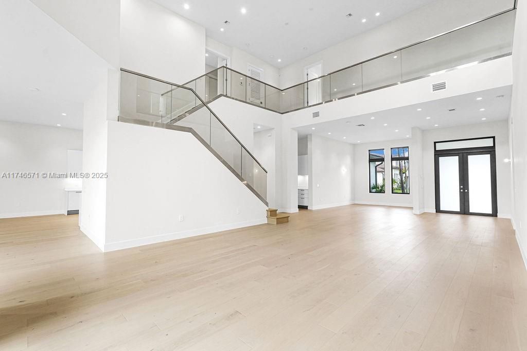 Недавно продано: $3,250,000 (6 спален, 7 ванн, 5379 Квадратных фут)