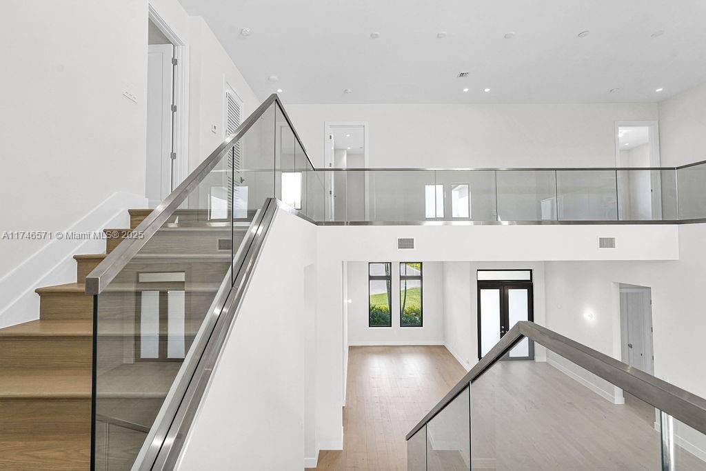 Недавно продано: $3,250,000 (6 спален, 7 ванн, 5379 Квадратных фут)