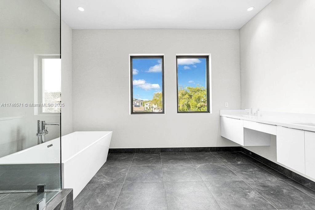 Недавно продано: $3,250,000 (6 спален, 7 ванн, 5379 Квадратных фут)