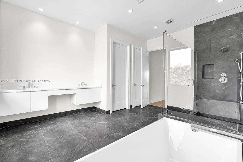 Недавно продано: $3,250,000 (6 спален, 7 ванн, 5379 Квадратных фут)