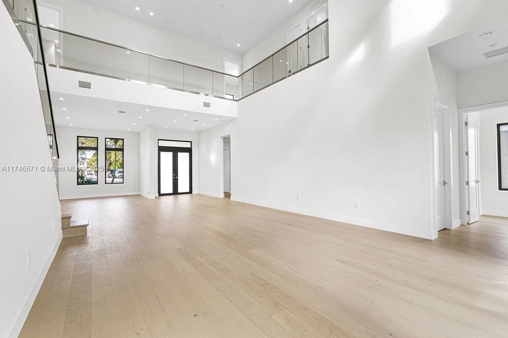 Недавно продано: $3,250,000 (6 спален, 7 ванн, 5379 Квадратных фут)