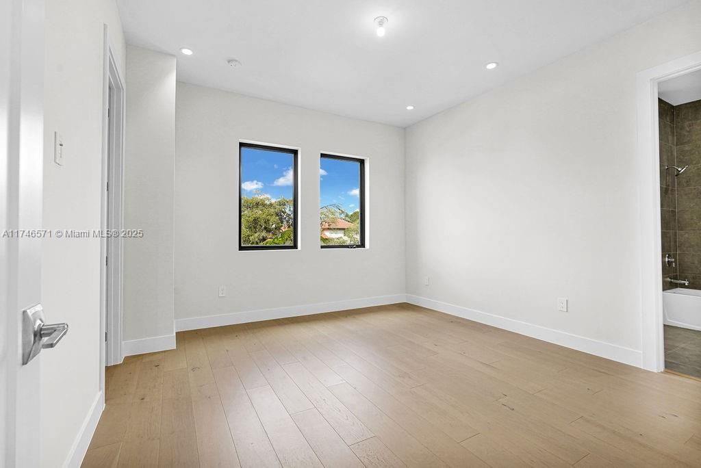 Недавно продано: $3,250,000 (6 спален, 7 ванн, 5379 Квадратных фут)