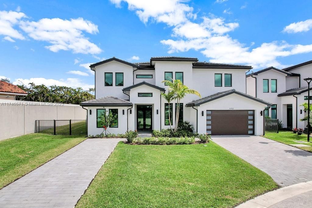 Недавно продано: $3,250,000 (6 спален, 7 ванн, 5379 Квадратных фут)