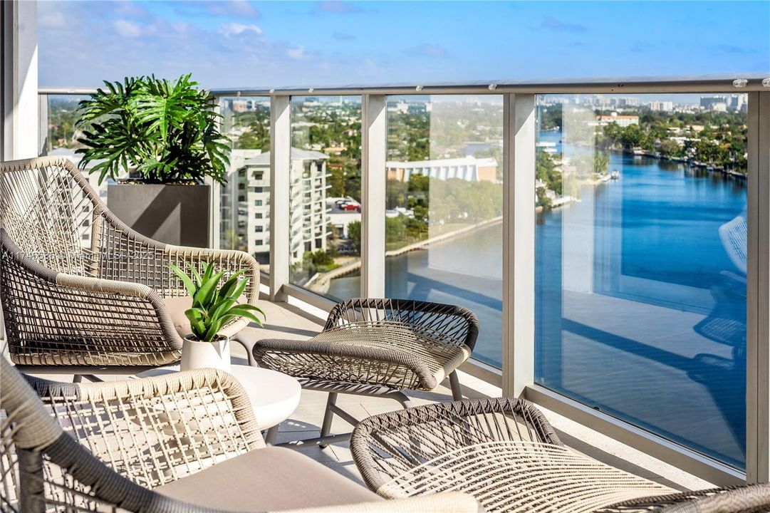 For Sale: $2,699,000 (3 beds, 3 baths, 2407 Square Feet)