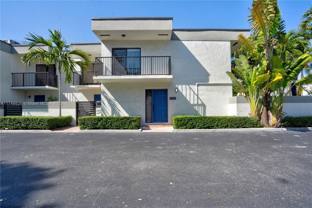 Recientemente alquilado: $4,300 (2 camas, 2 baños, 944 Pies cuadrados)