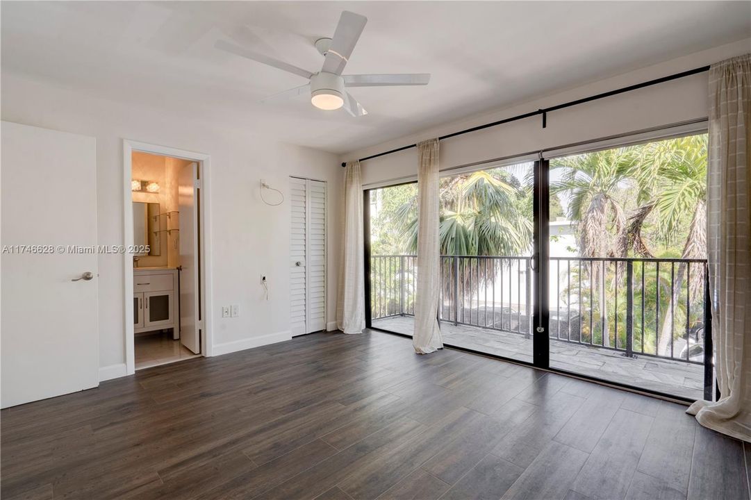 Recientemente alquilado: $4,300 (2 camas, 2 baños, 944 Pies cuadrados)