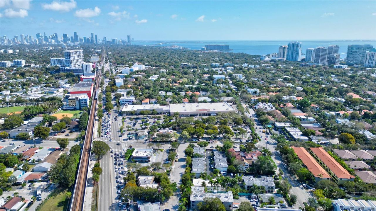 Recientemente alquilado: $4,300 (2 camas, 2 baños, 944 Pies cuadrados)