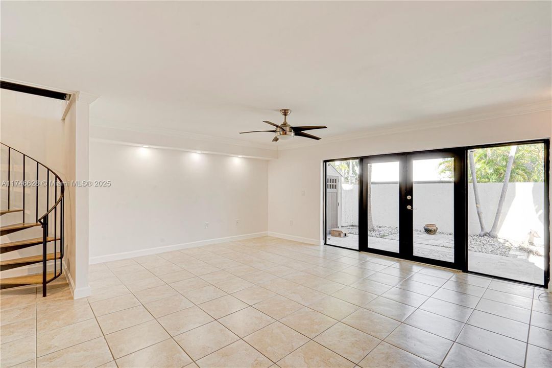 Recientemente alquilado: $4,300 (2 camas, 2 baños, 944 Pies cuadrados)