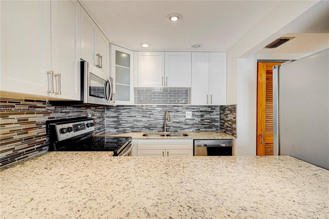 Recientemente alquilado: $4,300 (2 camas, 2 baños, 944 Pies cuadrados)