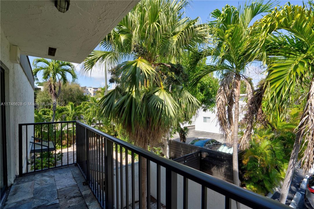 Recientemente alquilado: $4,300 (2 camas, 2 baños, 944 Pies cuadrados)