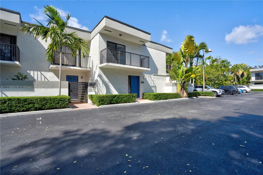 Recientemente alquilado: $4,300 (2 camas, 2 baños, 944 Pies cuadrados)