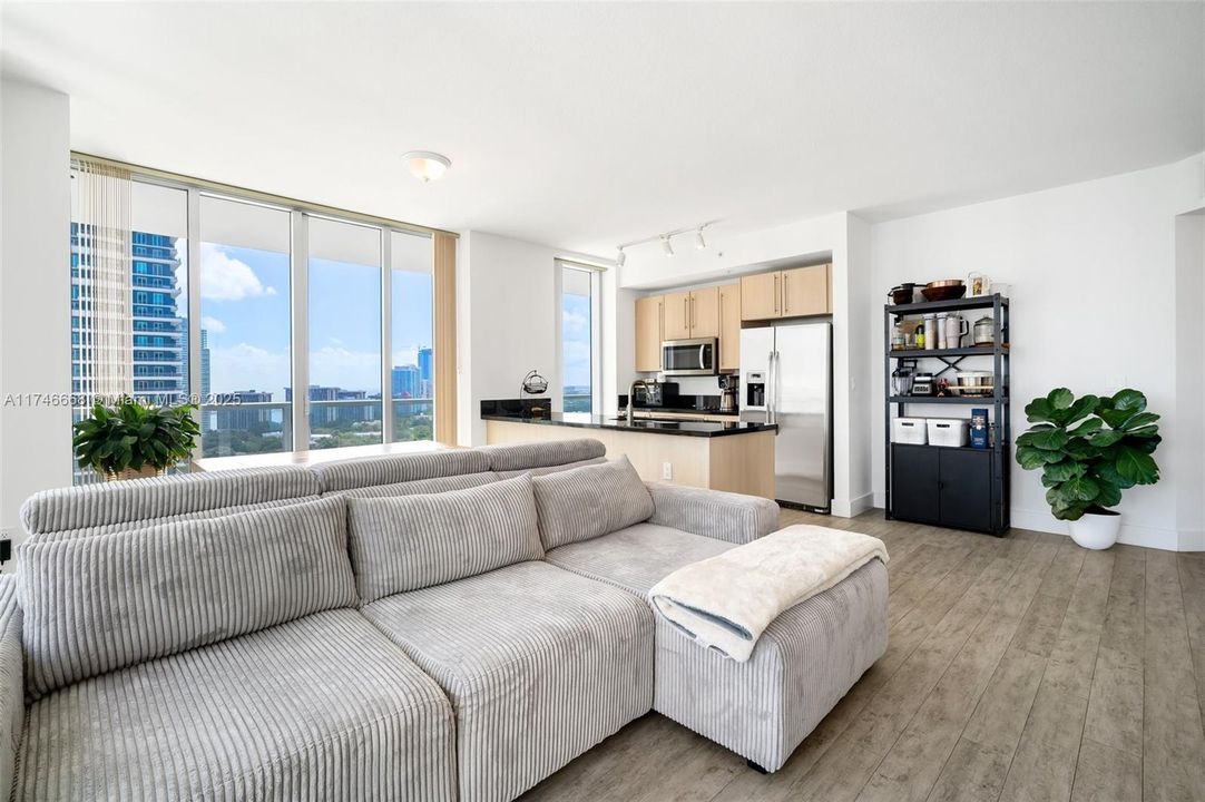 Recently Sold: $690,000 (2 beds, 2 baths, 1104 Square Feet)