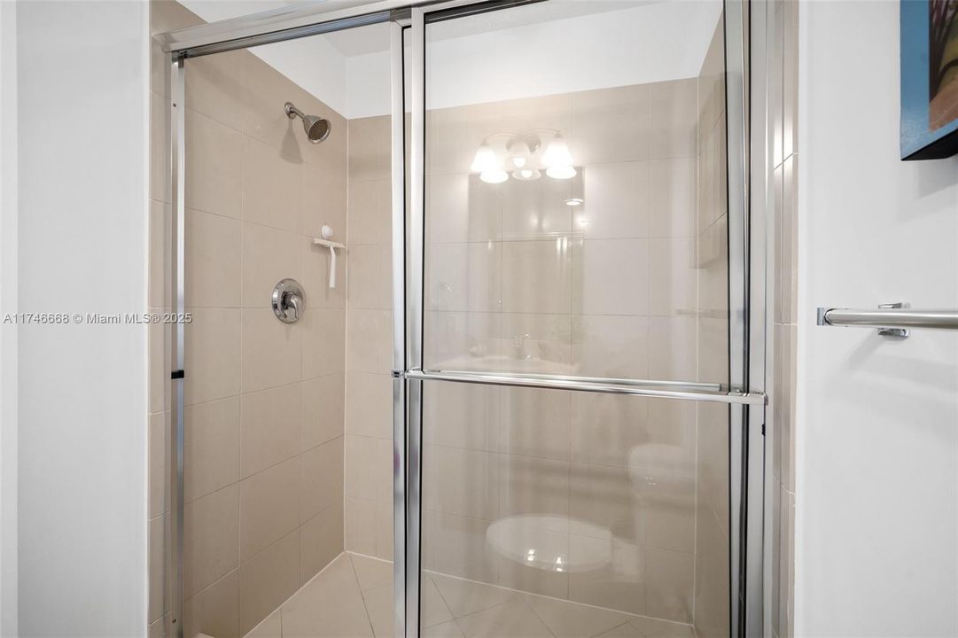 Recently Sold: $690,000 (2 beds, 2 baths, 1104 Square Feet)