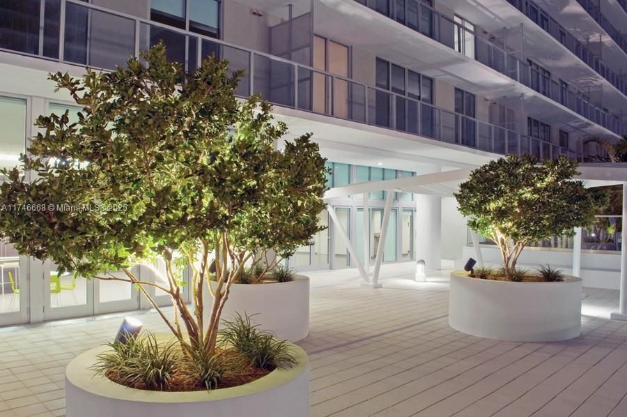 Recently Sold: $690,000 (2 beds, 2 baths, 1104 Square Feet)