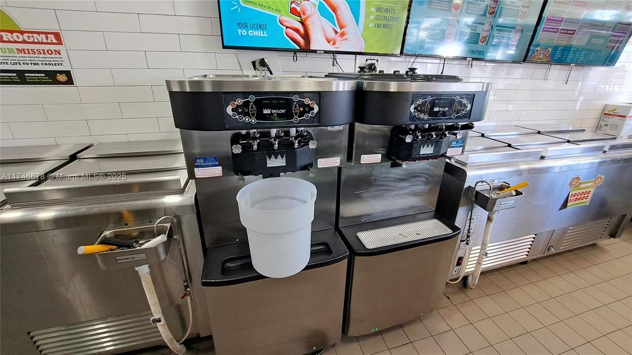 Made in House Ice Cream Lighthouse Point