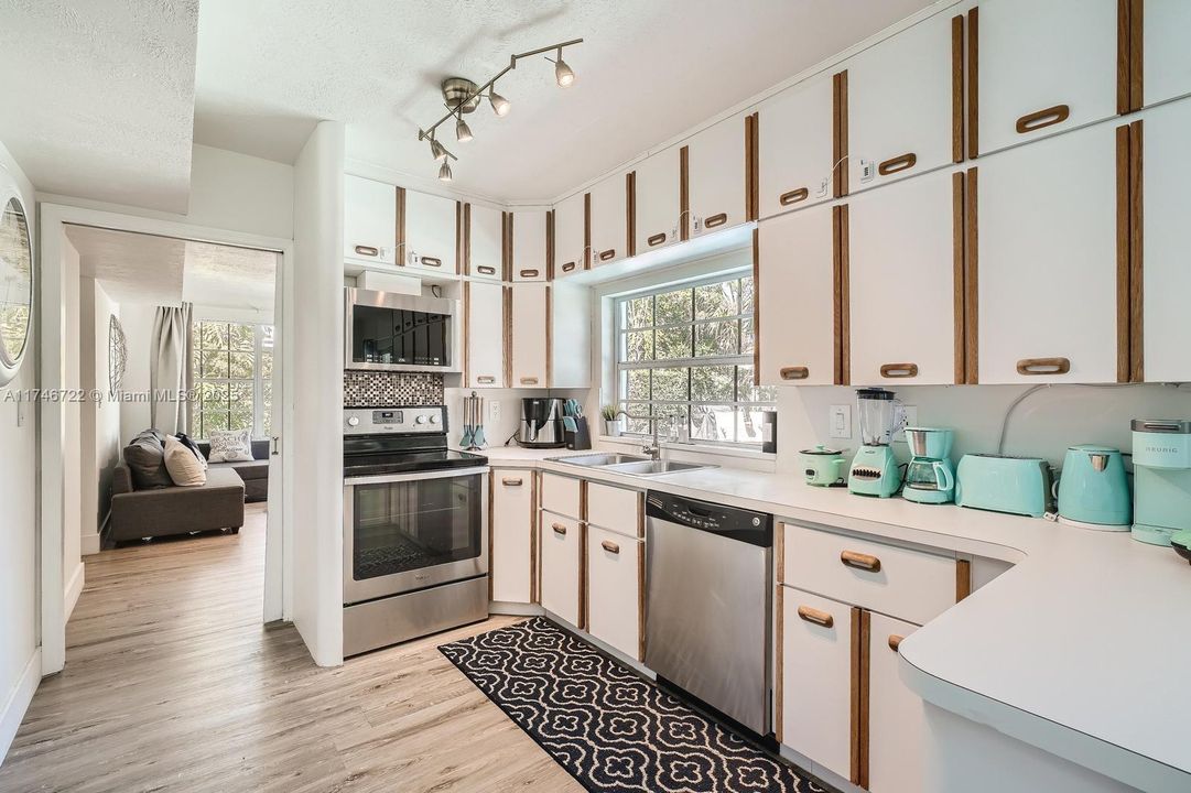 En Venta: $899,000 (4 camas, 3 baños, 1910 Pies cuadrados)