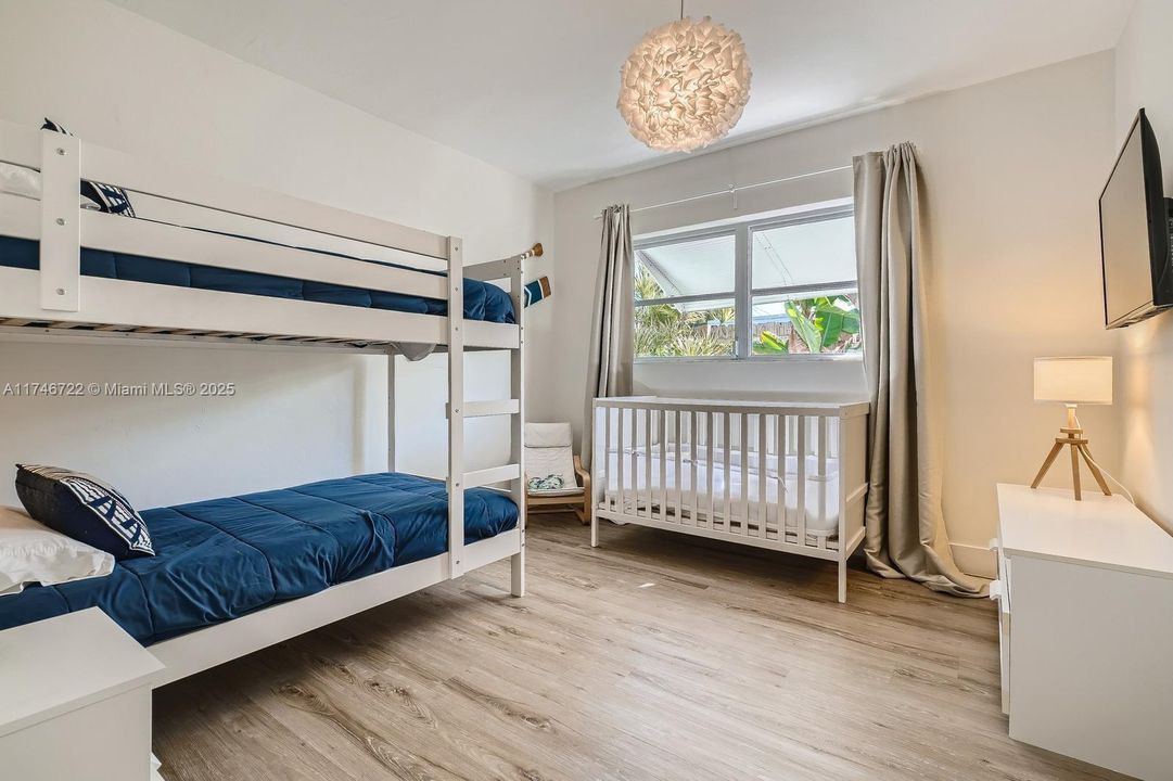 En Venta: $899,000 (4 camas, 3 baños, 1910 Pies cuadrados)