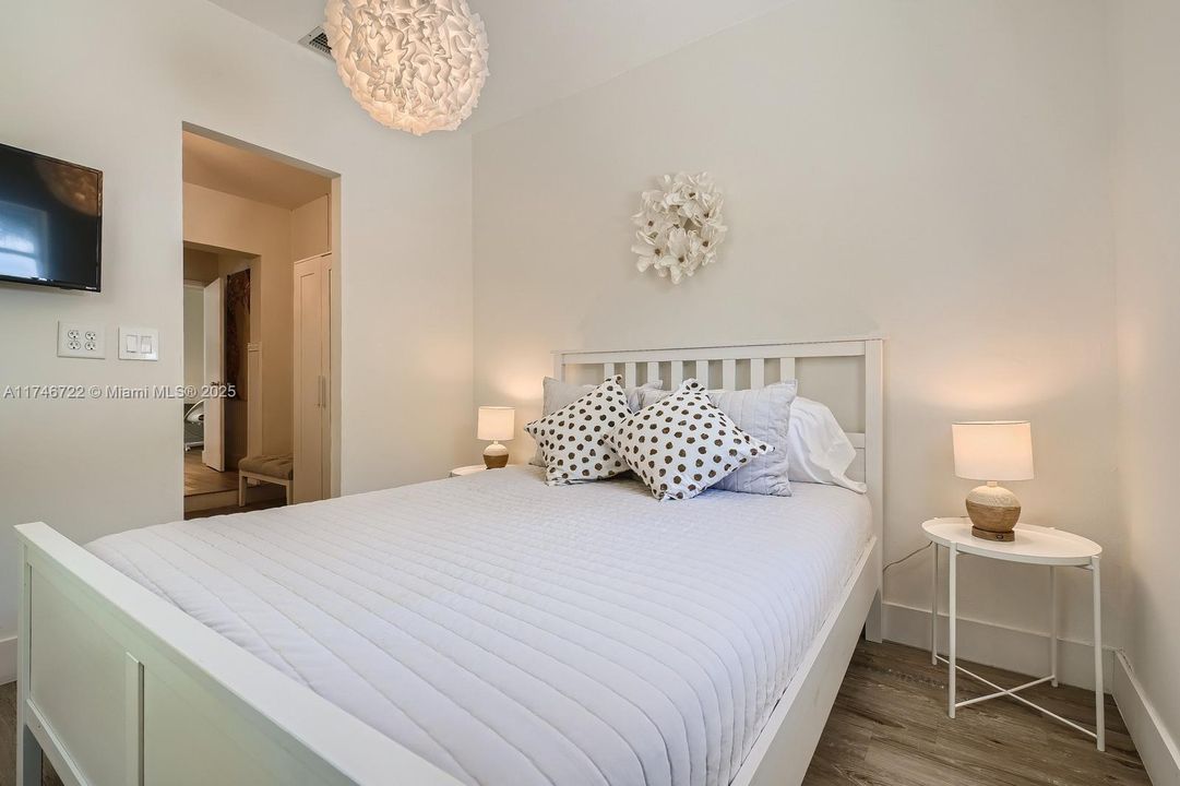 En Venta: $899,000 (4 camas, 3 baños, 1910 Pies cuadrados)
