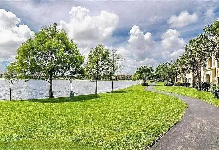 出租: $1,800 (1 贝兹, 1 浴室, 778 平方英尺)