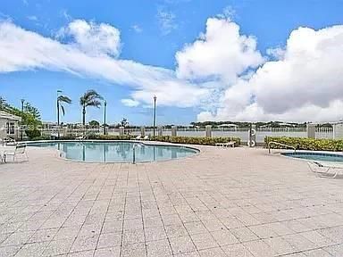 出租: $1,800 (1 贝兹, 1 浴室, 778 平方英尺)