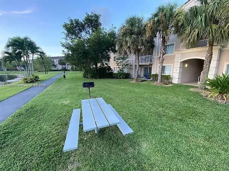 出租: $1,800 (1 贝兹, 1 浴室, 778 平方英尺)